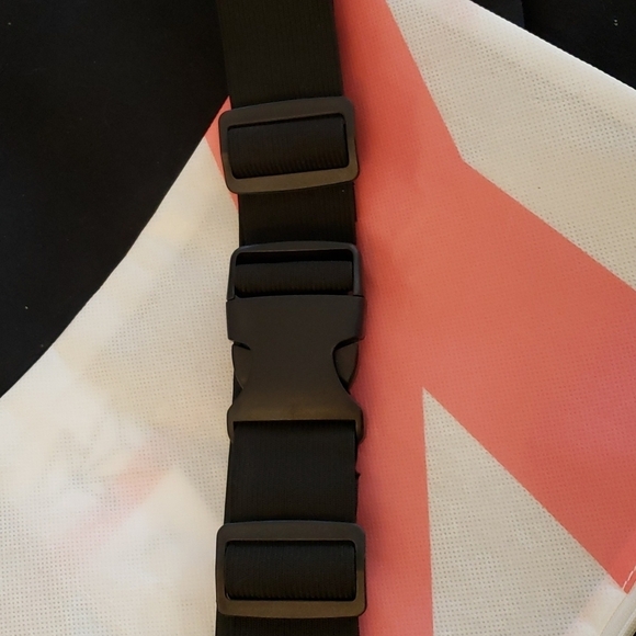 Yvette Sport Excercise or Travel Wallet Belt in Black and Blue - Picture 4 of 6